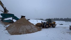 Погрузка песка с карьера