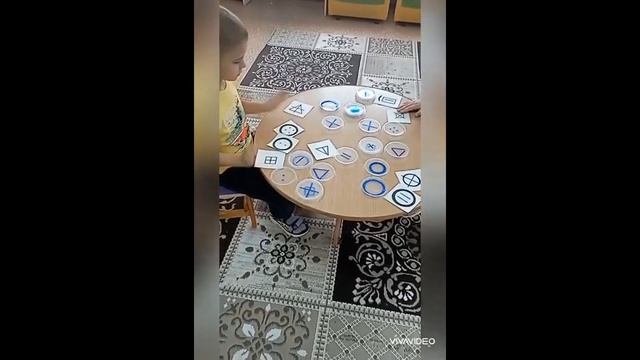 Логическая игра из пластиковых крышек смотреть онлайн