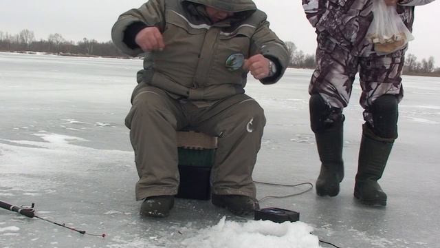 Ловим БЕРША на р. Кама! Опасный лёд - Страху натерпелся Ужас!! смотреть онлайн