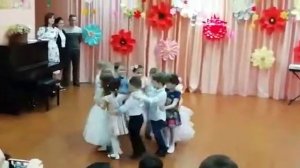 Танец "Летка-енка". Праздник 8марта средняя группа.
