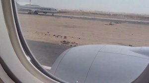 Взлёт Боинга 777 в Дохе (Катарские авиалинии)