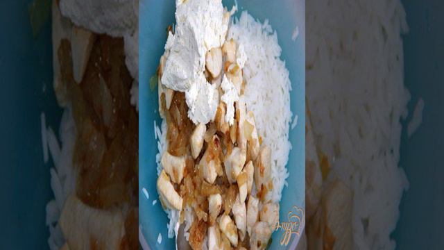 Перец, фаршированный рисом, куриным филе и сливочным сыром