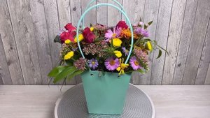 Букет цветов в сумке