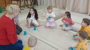 элемент музыкального занятия - игра "Стаканчик" (группа компенсирующей направленности), 5-6 лет