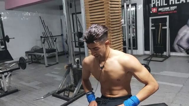 5 Best Triceps Workouts Using Dumbbells смотреть онлайн