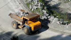 45-тонный БЕЛАЗ подъем из карьера BelAZ-7547