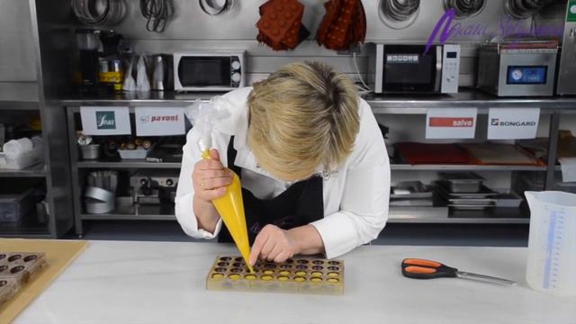 Корпусные конфеты Манго-маракуйя 4_5 - Мария Селянина - PastryCampus.RU