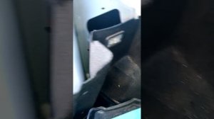 Ларгус - трубка заднего омывателя и провода в двери.