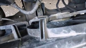 Срезало лопасть вентилятора. Замена диффузора вентиляторов в сборе Джили Эмгранд.mp4