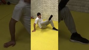 проработка грушевидной мышцы при помощи теннисного мяча