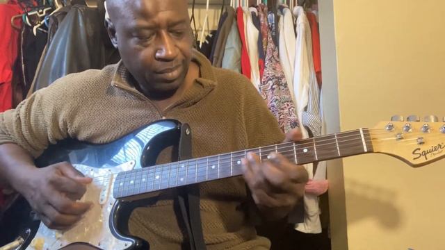 Squier BY Fender Strat!, Black w Pearl Pickguard and Gig Bag! For sale ! смотреть онлайн