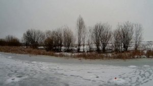 Безмотылка рулит! Плотва и окунь на реке в оттепель!