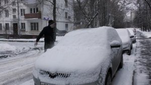 Как правильно и чем чистить автомобиль от снега. На примере Шкоды.