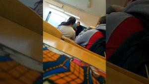 Ученик-дебил,"оскорбляет" учителя своим поведением