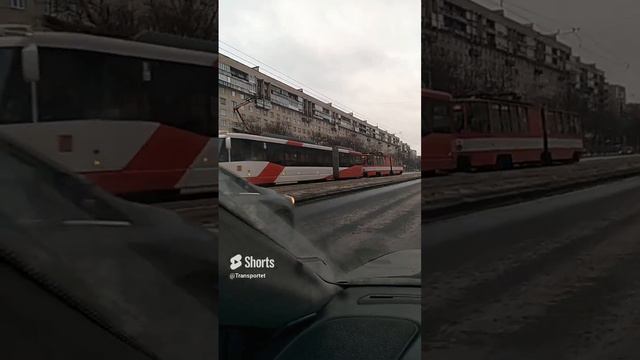 Трамвай тащит трамвай на жесткой сцепке #Shorts #трамвай