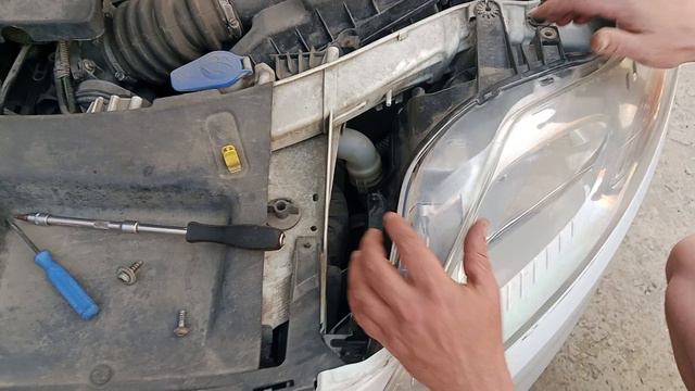 как снять фару Ford Mondeo 4