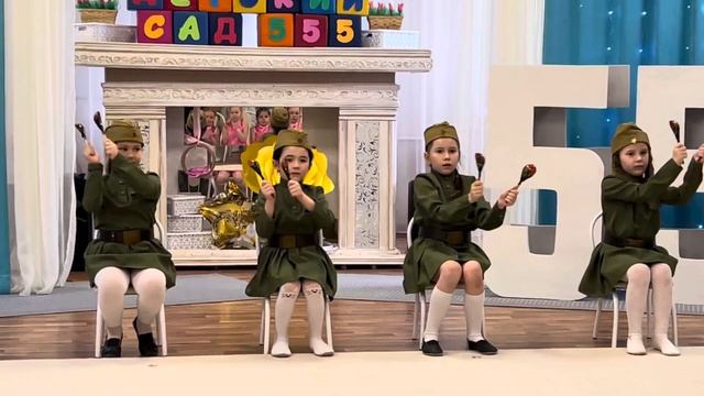 Патриотический номер в саду. Играем ложками.