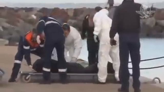 Encuentran restos humanos dentro del crucero Costa Concordia смотреть онлайн