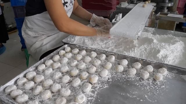Red Bean Mochi Mass Production, Warabimochi Making / 紅豆麻糬大量生產, 蕨餅製作 - Taiwan Mochi Factory смотреть онлайн