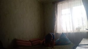 как научится делать переднее сальто дома на кровати