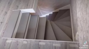 Серо-белые лестницы