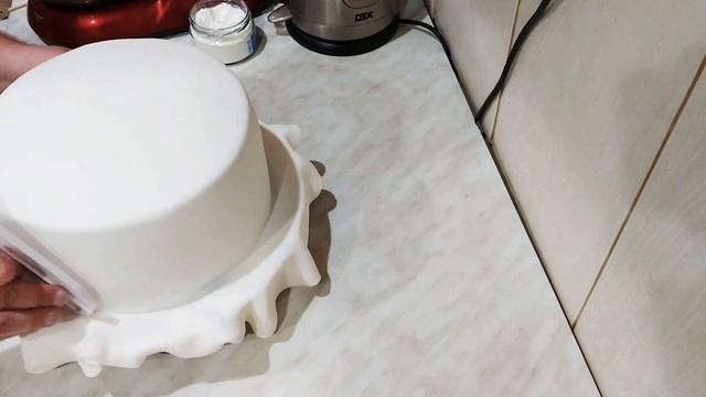 ?Украшение торта мастикой,безе и пряниками #тортсмастикой#тортсаэрографом#тортсбезе