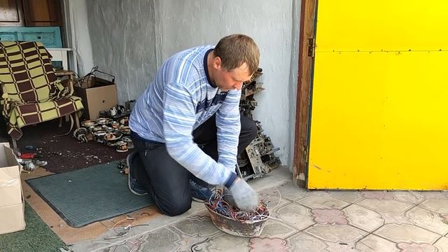 Сколько меди в 23 телевизорах? Большая разборка. смотреть онлайн