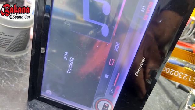 Pioneer AVH-3580AV com Erro de Amplificador ou Amp error, e excursionando ou queimando autofalantes смотреть онлайн