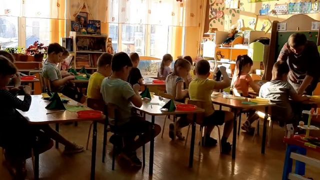 Занятие по конструированию из бумаги "Ёлочка" (подготовительная к школе группа) смотреть онлайн