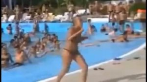 Акула напала на людей