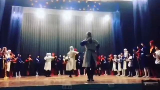 1 раз поёт на сцене со своим ансамблем "Кавказ" смотреть онлайн