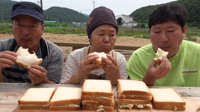 여러 야채 듬뿍 넣은 샐러드로 [[수제 샌드위치(Homemade sandwich)]] 요리&먹방!! - Mukbang eating show смотреть онлайн