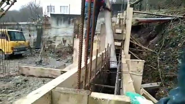 Как происходит заливка бетона с помощью бетононасоса смотреть онлайн