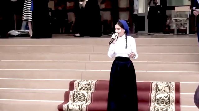 ДО СЛЕЗ! Песня Маме 2017 Вся школа в слезах Чеченка поет красиво смотреть онлайн