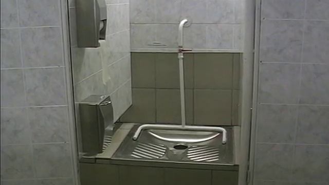 Открытие платного туалета в центре Красноярска в 1999 году смотреть онлайн