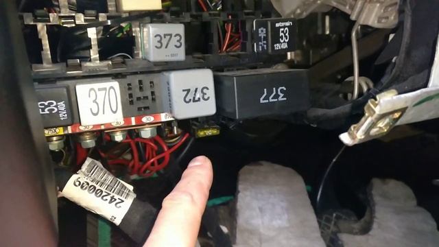 ???Где находятся предохранители на прикуриватели? VW Passat B5+ Пассат Б5 1.8Т 2004г ??? смотреть онлайн