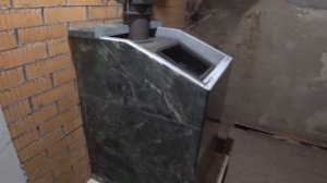 Сборка банной печи Гефест в облицовке змеевик.