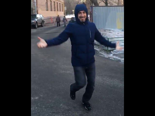 РИНАТ КАРИМОВ танцует лезгинку в центре Москвы смотреть онлайн