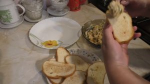 Бутерброды закусочные с печенью минтая.  Дешево и сердито.
