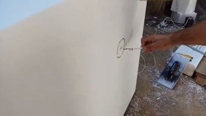 Как прорезать аккуратное отверстие в пенопласте