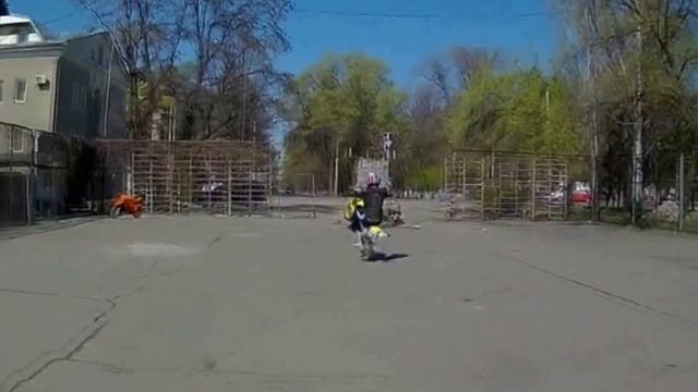 Первые попытки на Pit Bike. смотреть онлайн
