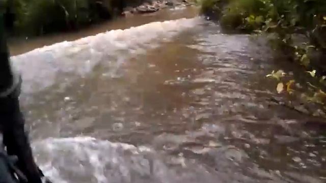 Заплыв по реке на Yamaha Rhino 700 смотреть онлайн