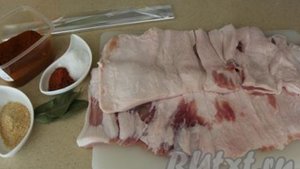 Рулет из сала в рукаве в духовке