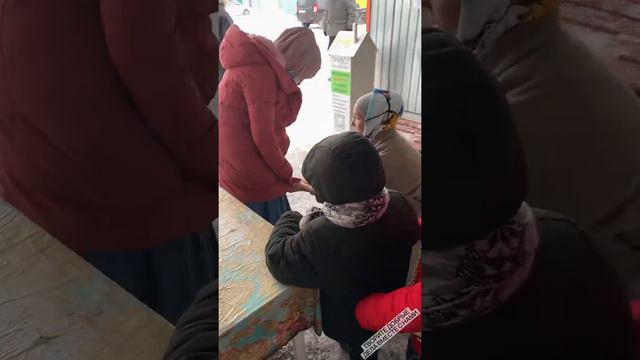 Одели девочку в новую зимнюю куртку. #ПриютЧеловека