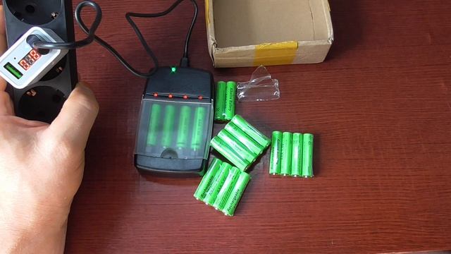 Щелочная аккумуляторная батарея AAA 1,5 В и зарядное устройство смотреть онлайн