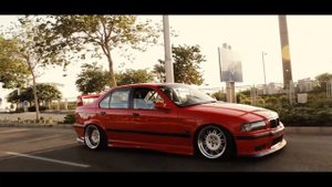 Stance BMW E36 - BMW E36 Sedan Airlifted Stance.
