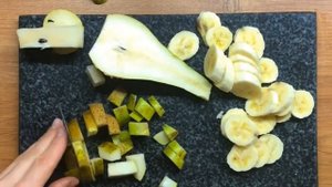 Рисовый пудинг с карамелизированными грушей, бананом и орешками