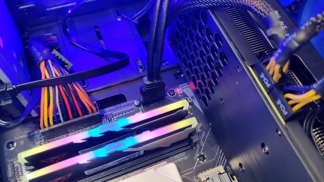 Горячий i3 13100 на СЖО и Жидком металле! Сломали Антона! смотреть онлайн