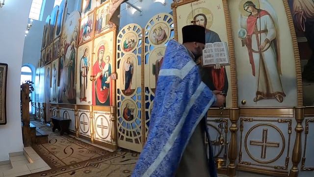 Дорогие братья и сестры! Божественная служба в храме Святой Троицы смотреть онлайн