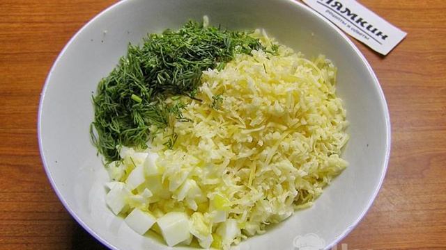 Мясные зразы с яйцом, сыром и укропом на сковороде